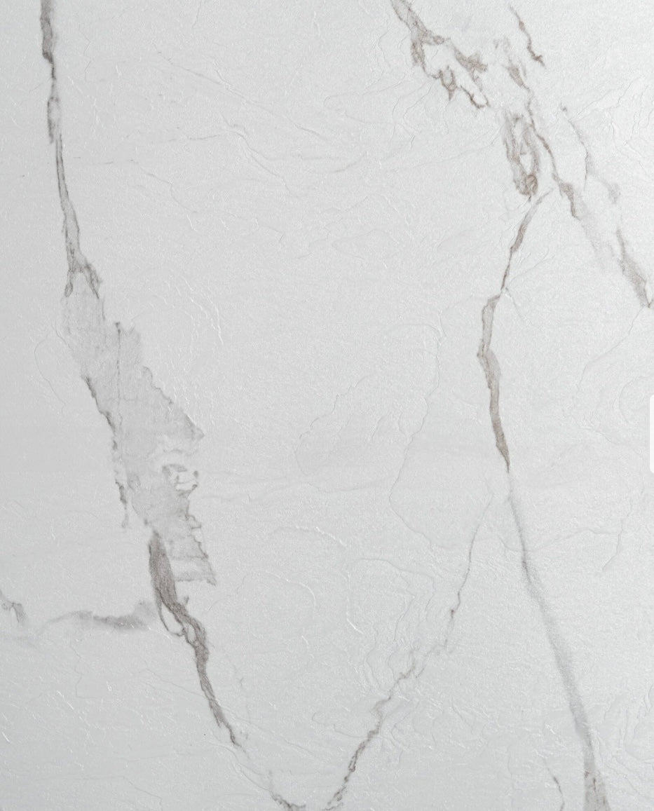 €80 PVC Wandpaneel Calacatta Mat Wit/Grijs – 120x280 cm – Tijdloos Italiaans Design