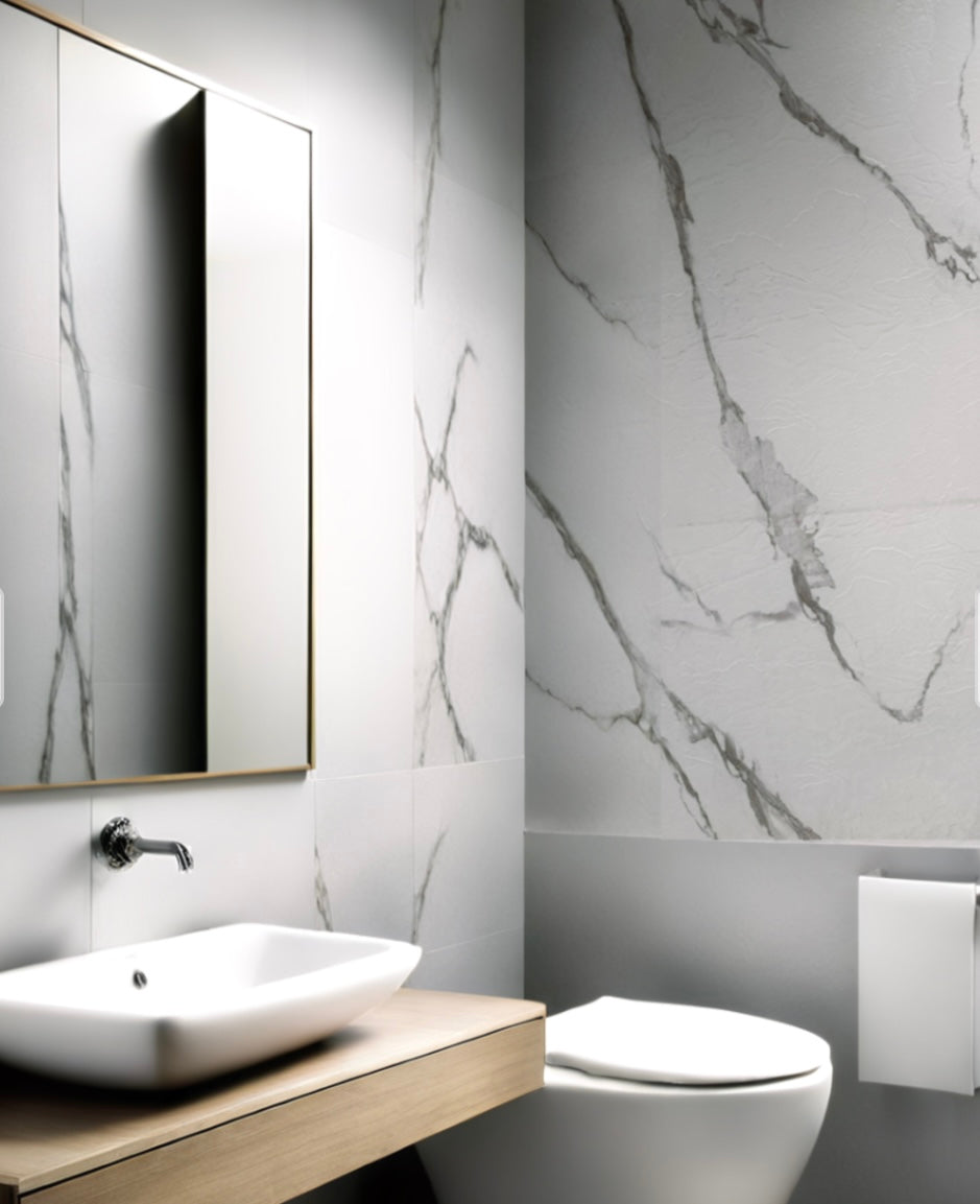 €80 PVC Wandpaneel Calacatta Mat Wit/Grijs – 120x280 cm – Tijdloos Italiaans Design