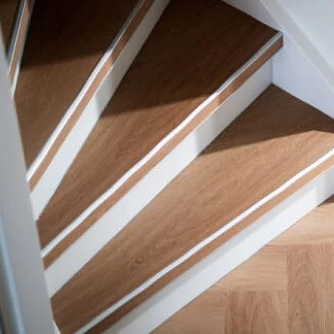 TRAPRENOVATIE SET LEYTON Warm Oak / PVC ( SET Ten behoeve van 4 TRAPTREDES + PROFIELEN)